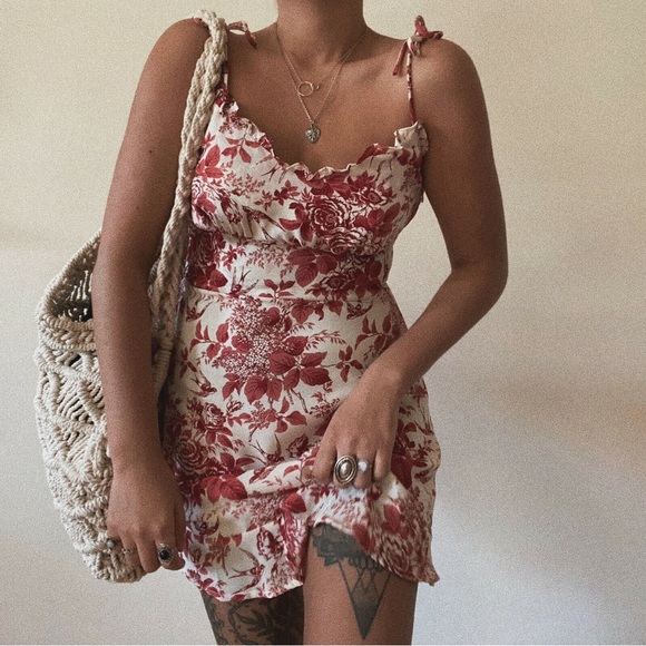 Red floral reformation-style dress - size S new - Picture 3 of 7